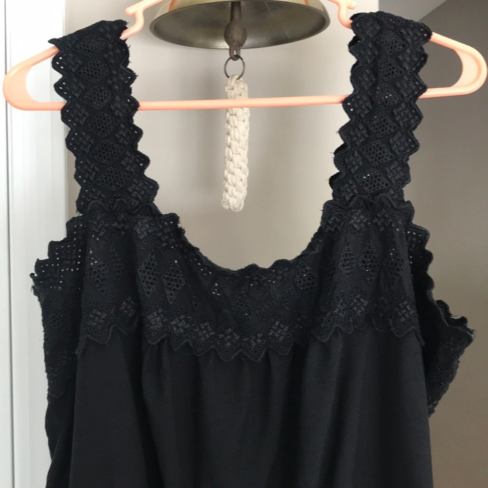 Old Navy black lace tank top